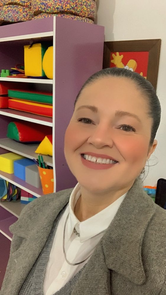 Mariéle no espaço de atendimento